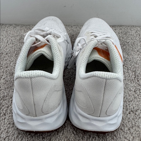 New Balance Women's Fresh Foam Arishi V4 Running Shoe, Orange and White - Size 7 - Picture 5 of 8